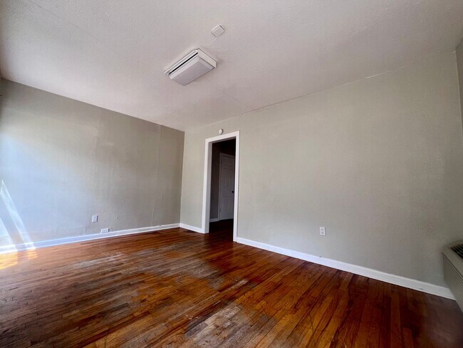 Building Photo - 1923 23rd St