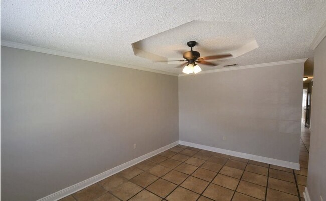 Building Photo - 1017 Seville Ave