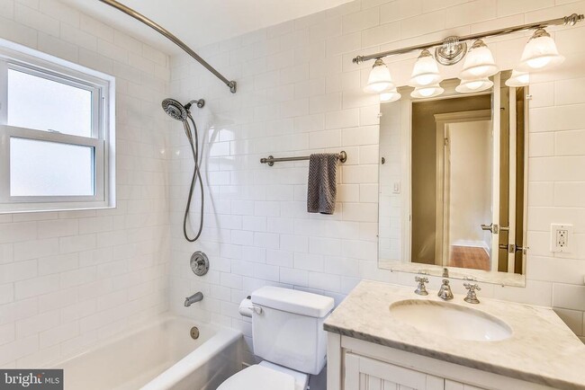 Building Photo - 214 E Monroe Ave