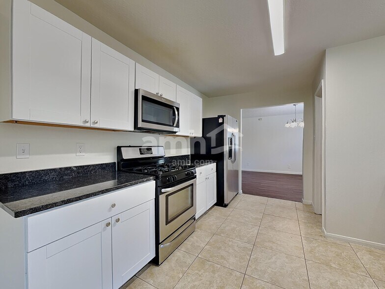 Building Photo - 2738 Springstone Dr