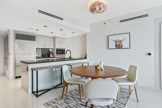 Building Photo - 465 Brickell Ave