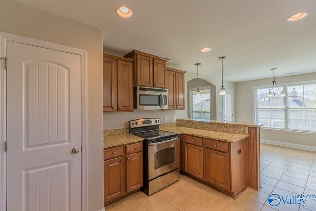 Building Photo - 6812 Wintercrest Way SE