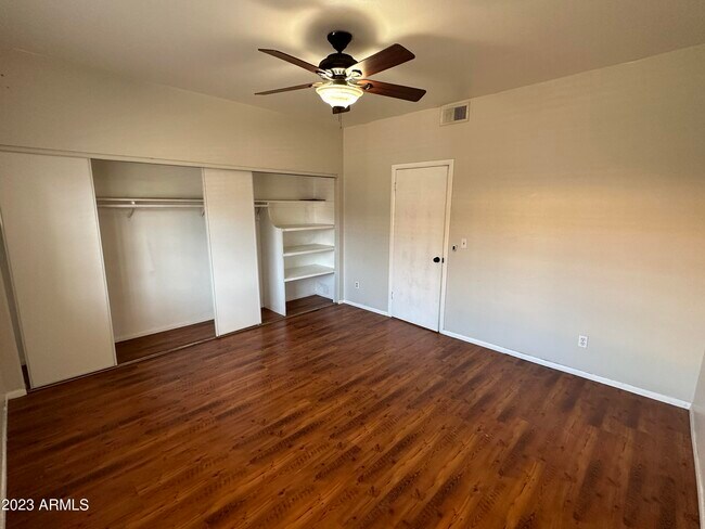 Building Photo - 930 N Mesa Dr