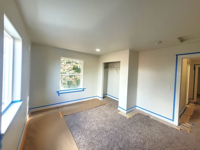 Building Photo - Spacious Four Bedroom Home with Bonus Room...