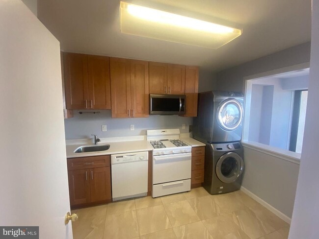 Building Photo - 3701 S George Mason Dr