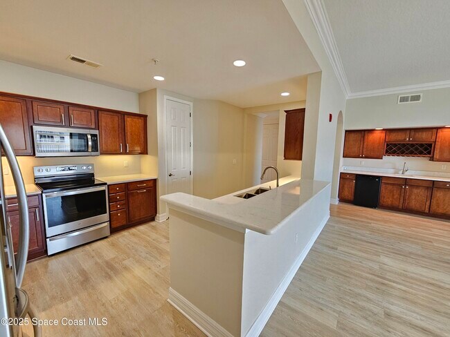 Building Photo - 590 S Banana River Dr