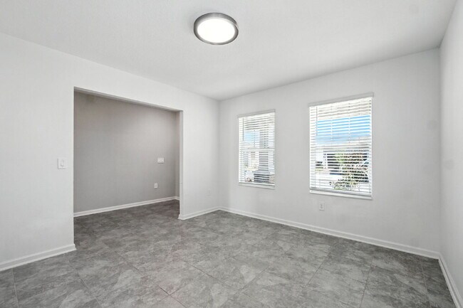 Building Photo - 4 Bed / 2.5 Bath Home – Available Septembe...