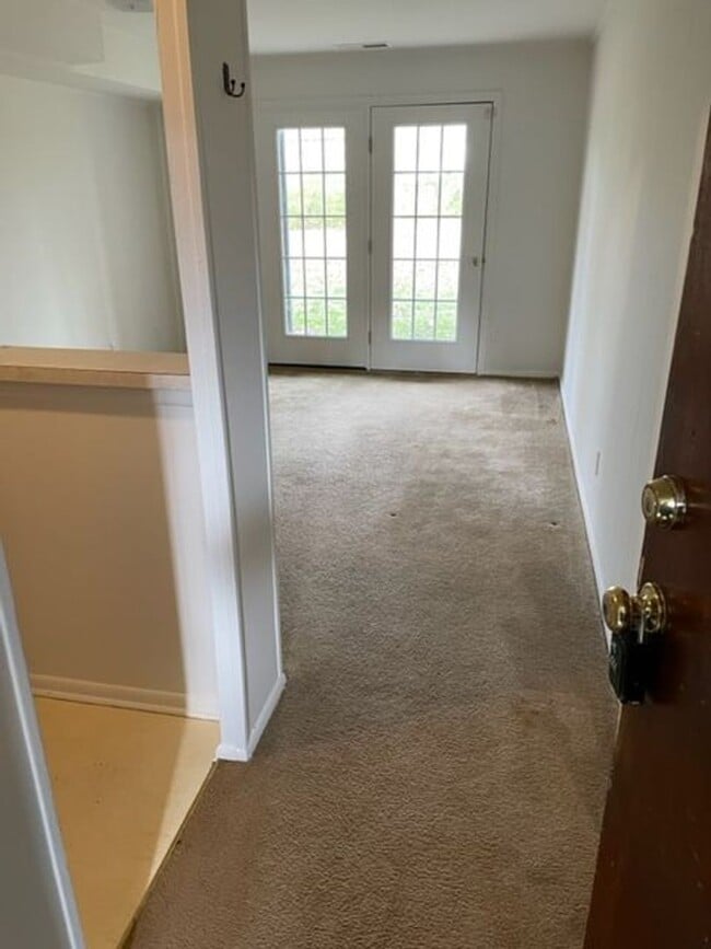 Building Photo - One Bedroom One Bath