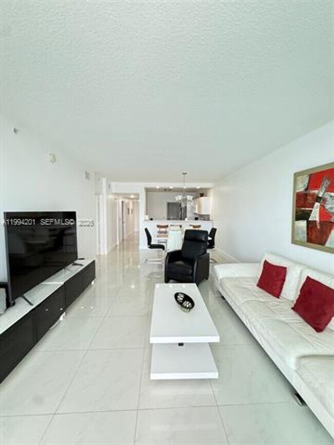 Building Photo - 18100 N Bay Rd