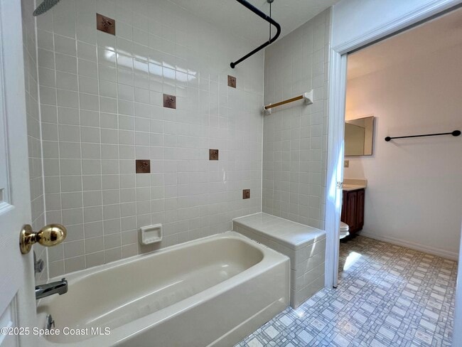 Building Photo - 2326 Talmadge Dr