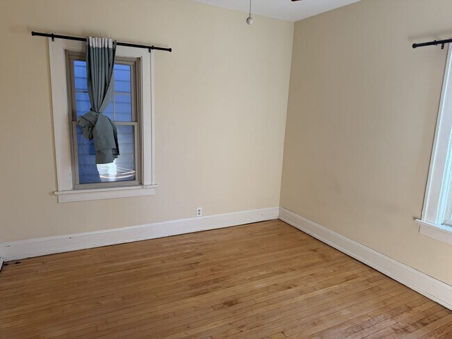 Building Photo - 1645-1647 N Astor St