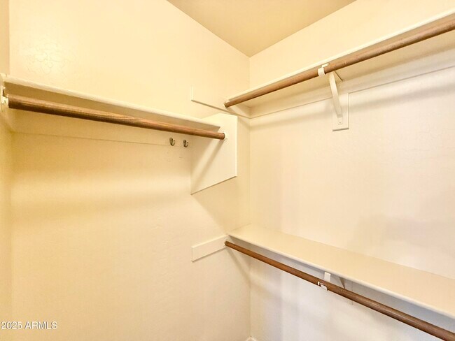 Building Photo - 2321 E Remington Pl