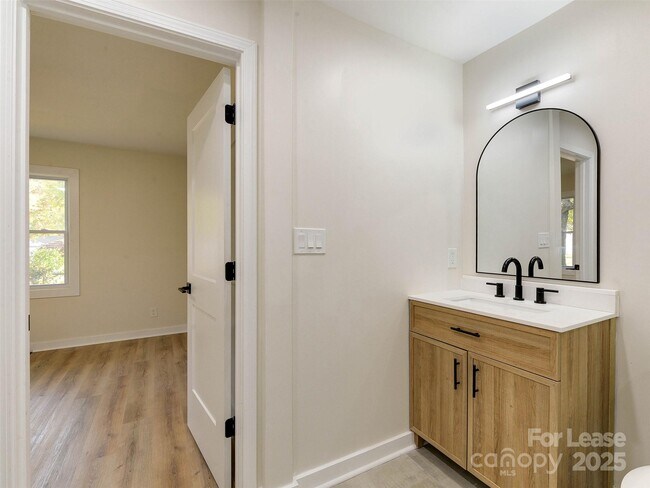 Building Photo - 2721 Mayflower Rd