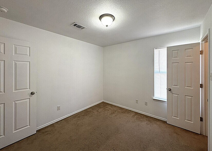 Building Photo - 2808 Ashley Dr