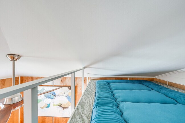 Building Photo - 129 Arctic Ave