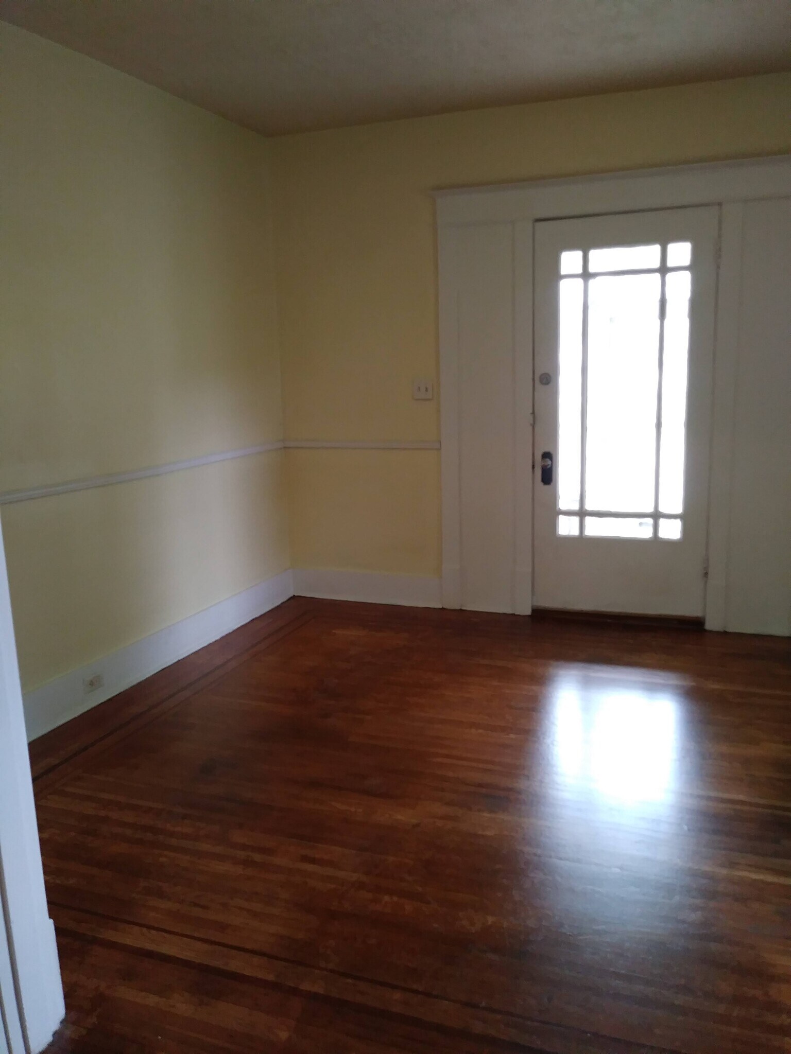 Living Room at front door - 2305 7th Street Rd