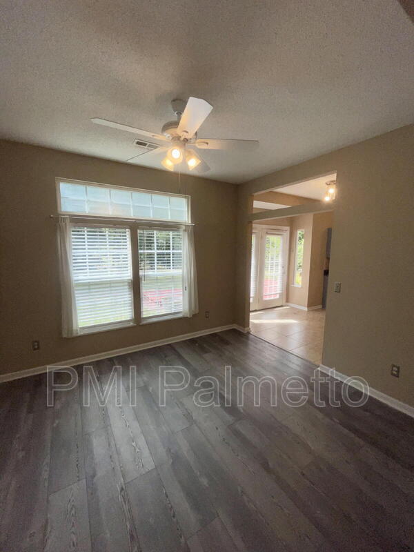 Building Photo - 116 S Mercer Dr