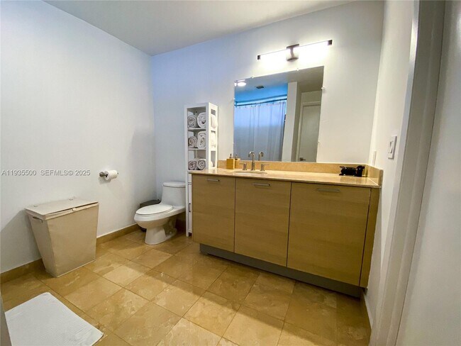 Building Photo - 350 NE 24th St