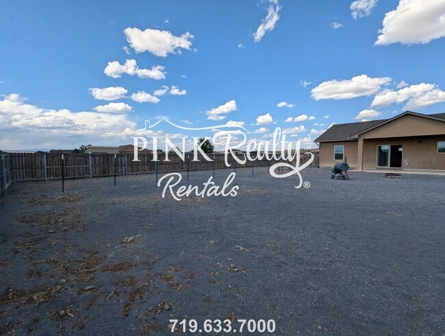 Building Photo - 1325 N Challenger Pl