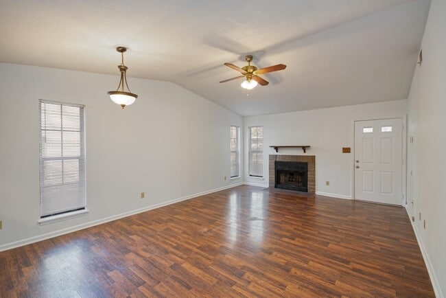 Building Photo - 2039 Hanover Ct