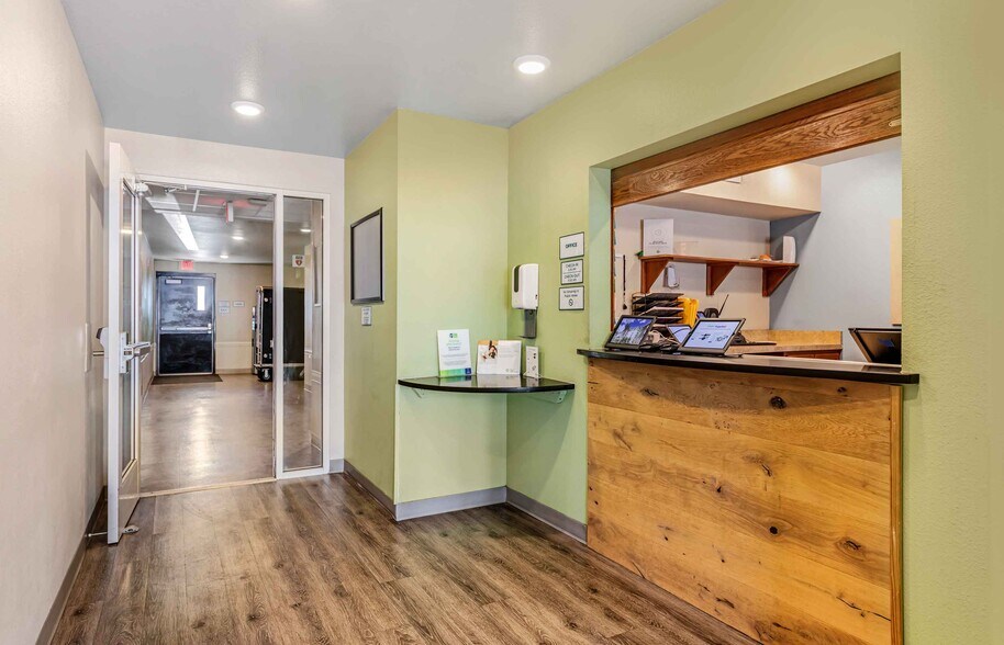 Building Photo - Furnished Studio-Fort Lauderdale - Airport - West