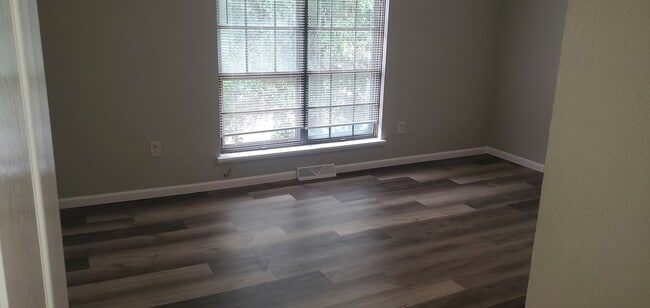 Building Photo - 4385-4387 Santa Anna Dr