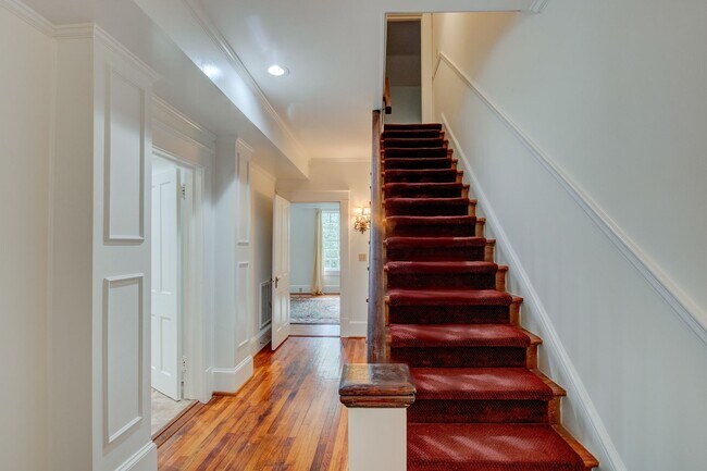 Building Photo - Executive 3/3 House in College Heights- $2,795