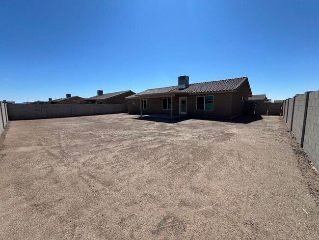 Building Photo - BRAND NEW 3 BEDROOM HOME!