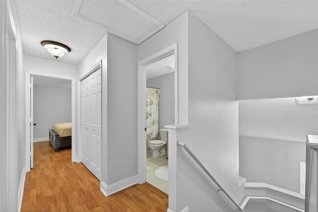 Building Photo - 1400 Holly Glen Run