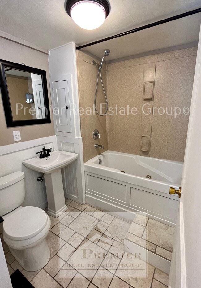 Building Photo - 2021 N El Paso St