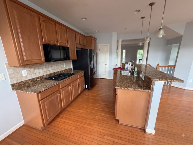 Building Photo - 3670 Carriage Hill Dr
