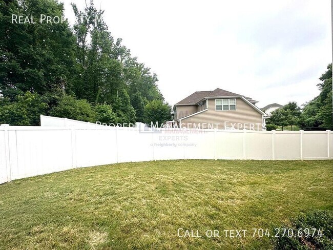 Building Photo - 13102 Heath Grove Dr