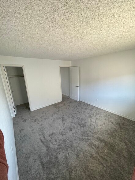 Building Photo - 2210 Split Rock Dr
