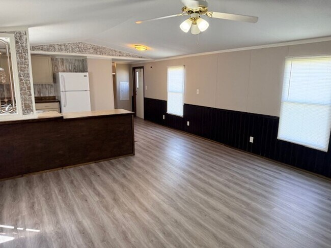 Building Photo - Greenback 37742 - 3 bed 2 bath mobile home - Lease to own option - call Troy Adams 865-233-6949