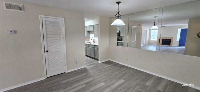 Building Photo - 9700 Leawood Blvd