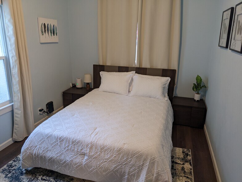 Building Photo - 4116 S Thompson Ave