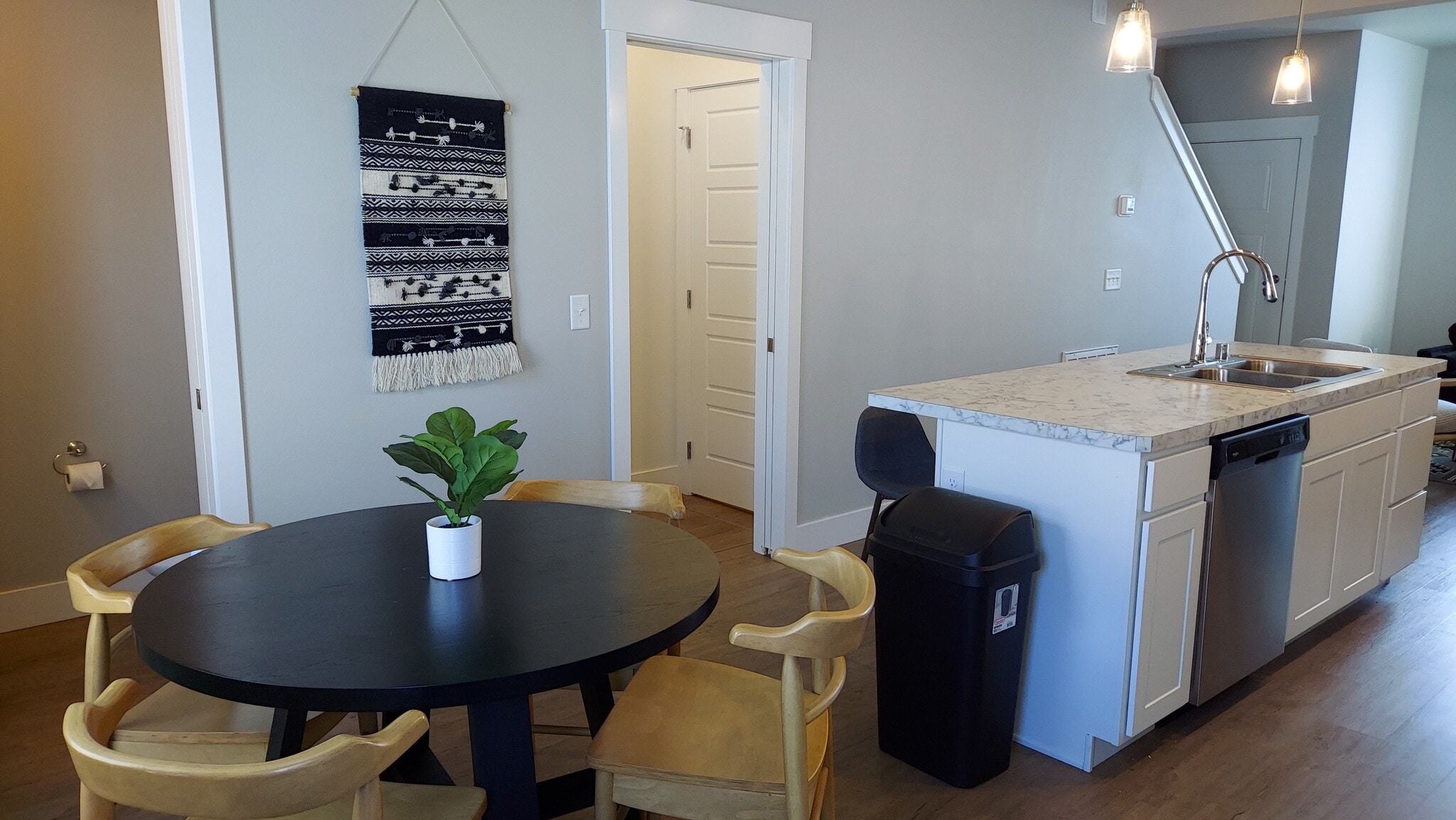 Building Photo - 6145 Farmstead Ave