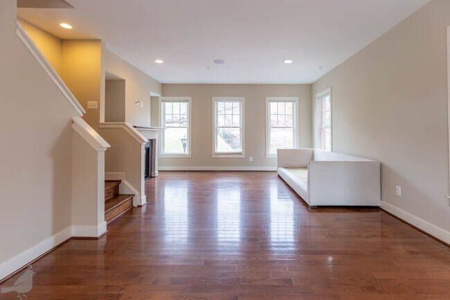 Building Photo - 2909 Chancellor's Way NE