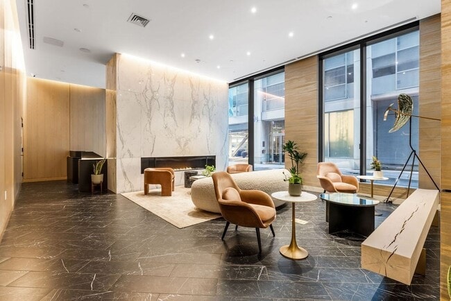 Building Photo - 55 Lagrange St