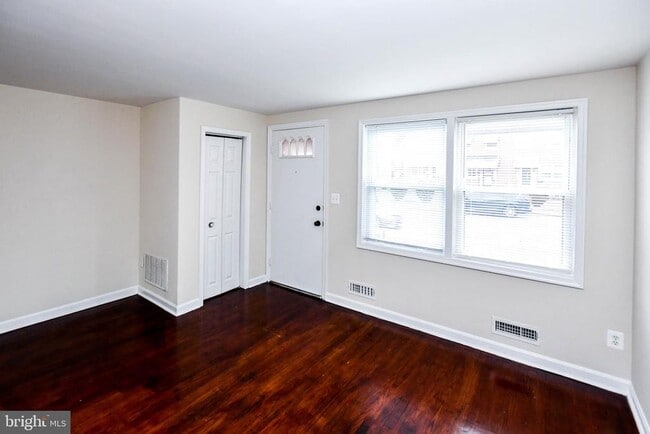 Building Photo - 4773 Elison Ave