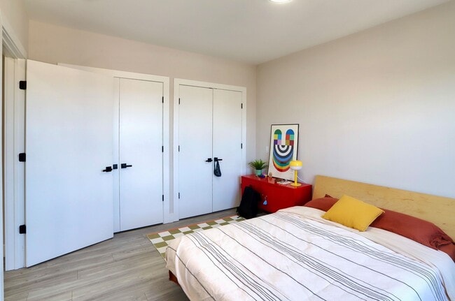 Building Photo - 212 70th St