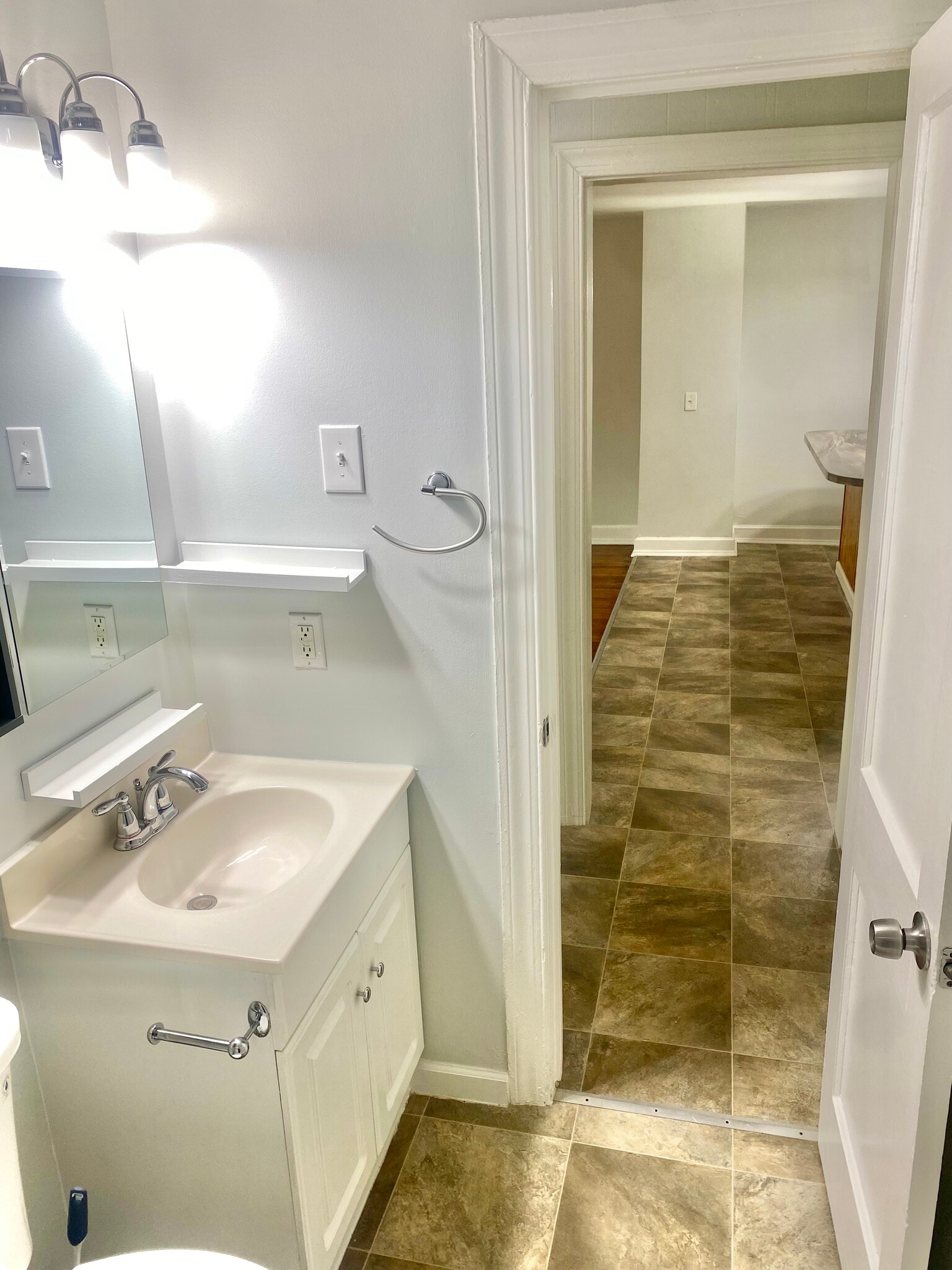 Building Photo - 516 36th Ave N