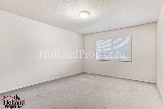 Building Photo - Gorgeous Single-Family Home with Central A/C!