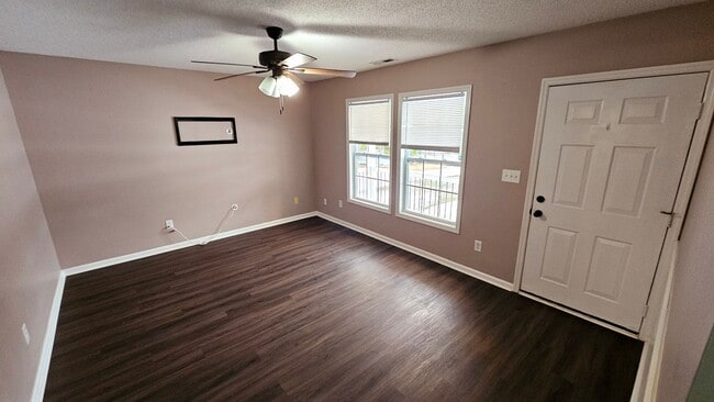 Building Photo - 4 BR 2 BA Southwest