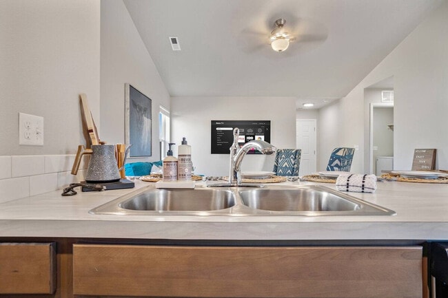 Building Photo - 11590 Maidstone St