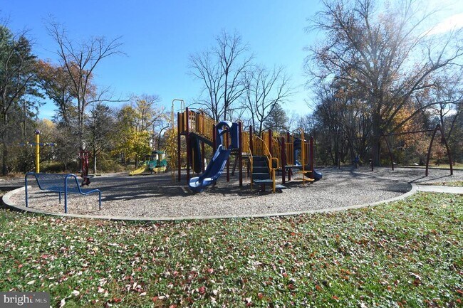 Building Photo - 7812 Briardale Terrace