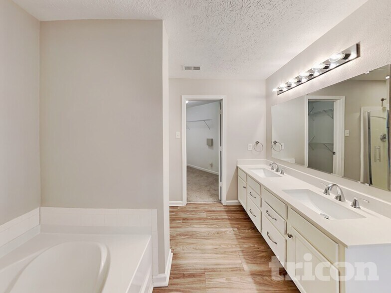 Building Photo - 1024 Tradewinds Dr