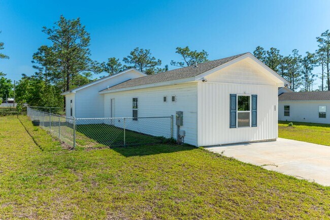 Building Photo - 3 bedroom 2.5 bathroom