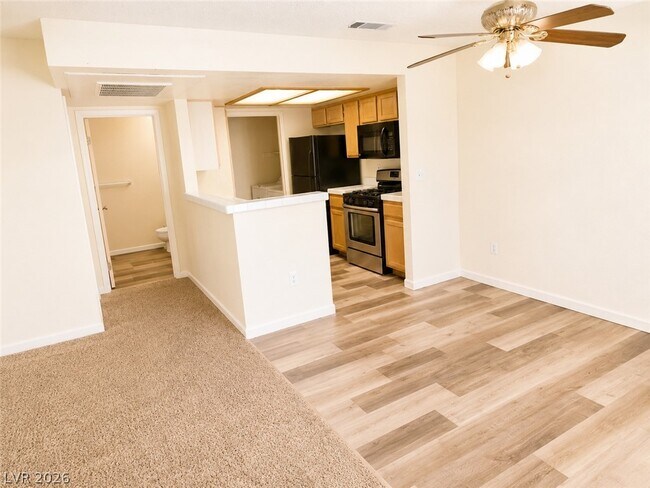 Building Photo - 7100 W Pirates Cove Rd
