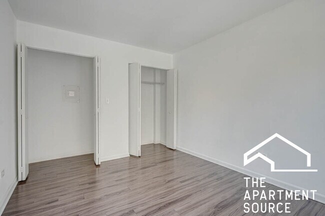 Building Photo - 925 W Carmen Ave